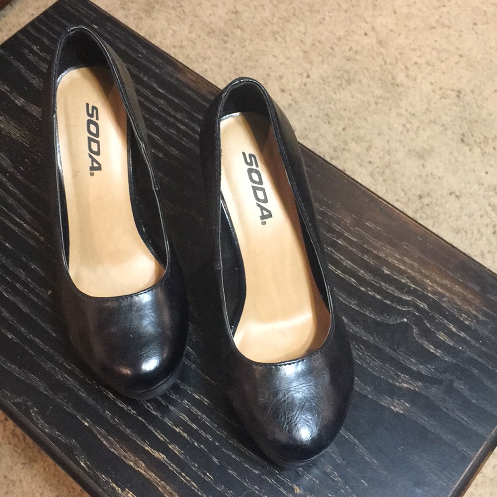 Black wedge heels